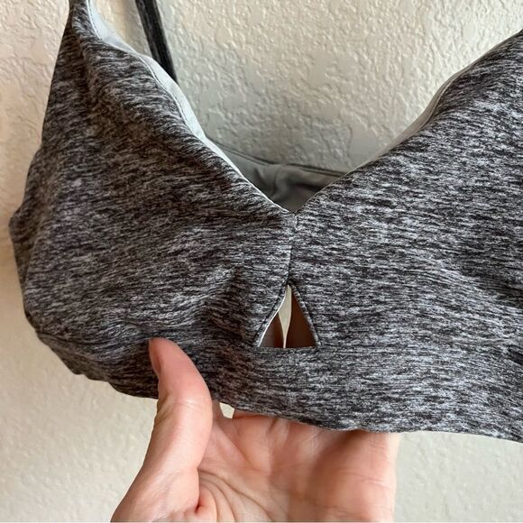 Alo Yoga Alosoft Lounge Keyhole Bra - Picture 5 of 7